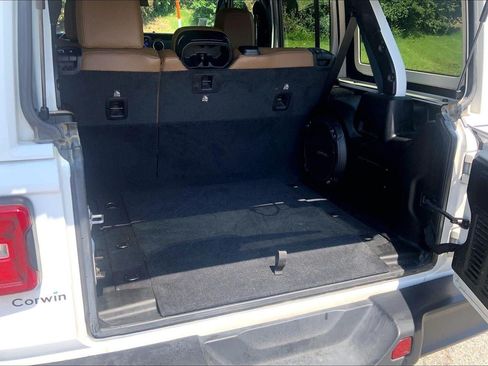 Used 2020 Jeep Wrangler Unlimited Sahara AWD/4WD image 4