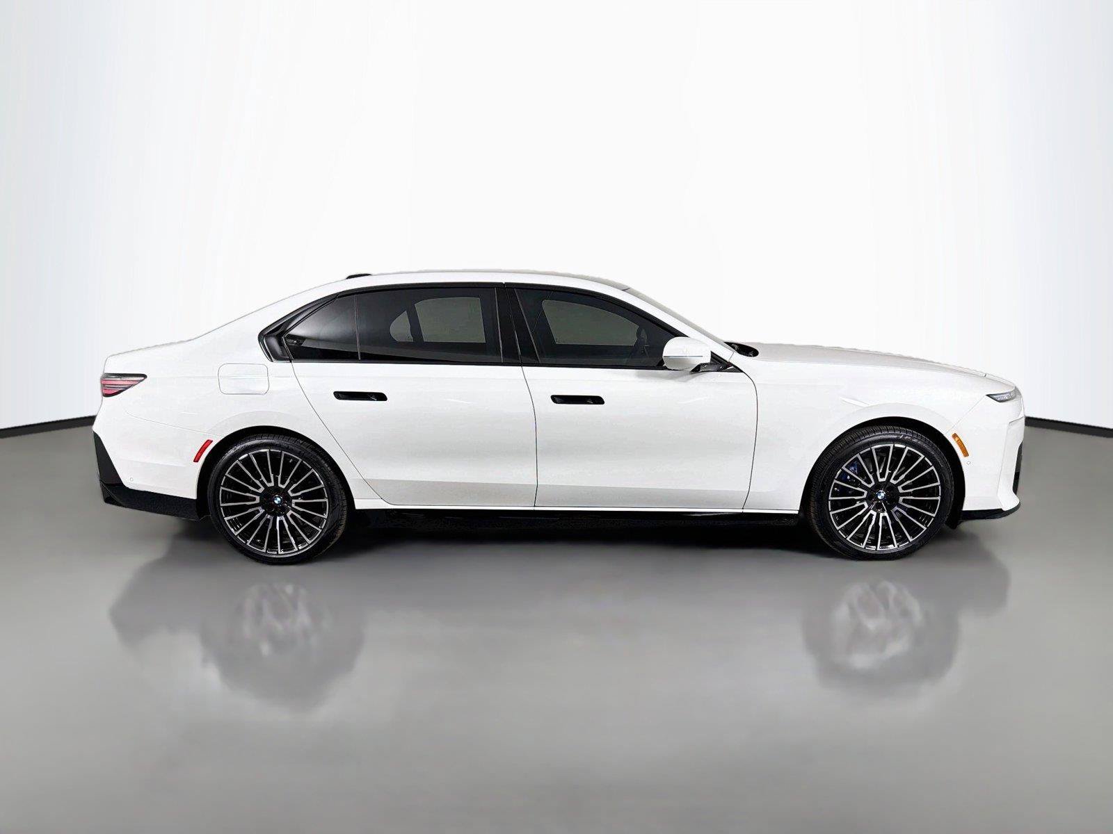New 2027 BMW 740i xDrive w/ Premier Package AWD/4WD image 4