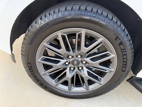 Used 2026 Ford Expedition Platinum w/ Stealth Appearance Package AWD/4WD image 11