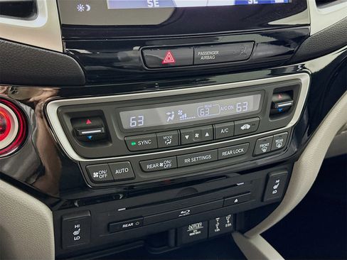 Used 2017 Honda Pilot Touring image 17