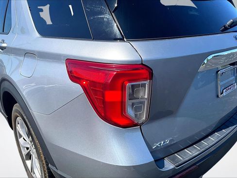 Used 2021 Ford Explorer XLT AWD/4WD image 30