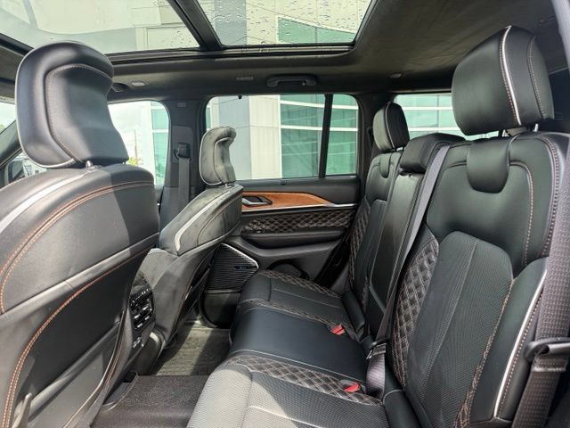 Used 2023 Jeep Grand Cherokee Summit AWD/4WD image 24