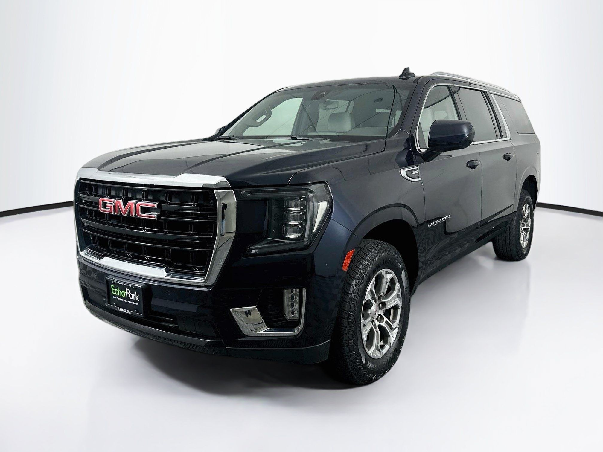 Used 2022 GMC Yukon XL SLE AWD/4WD image 3