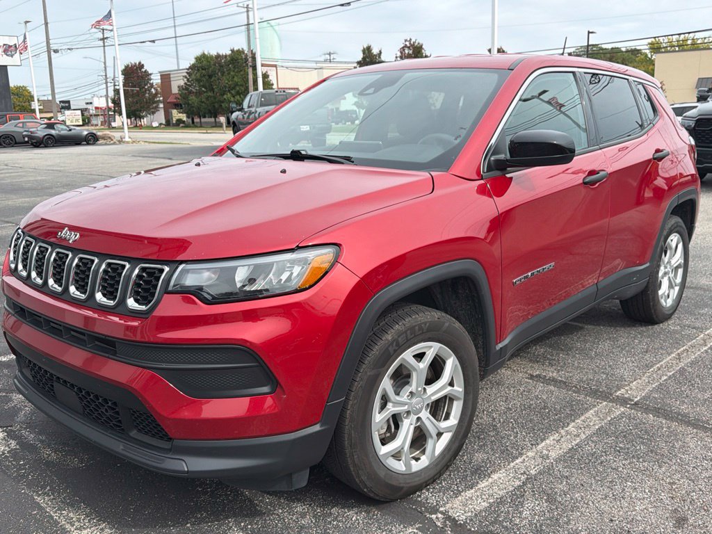 Used 2024 Jeep Compass Sport AWD/4WD image 3