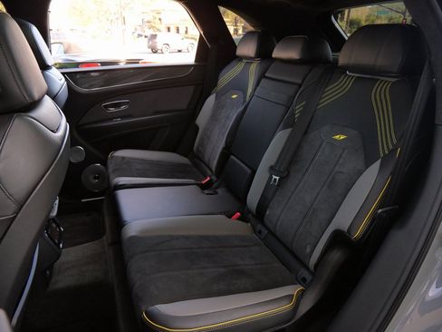 Used 2022 Bentley Bentayga image 20