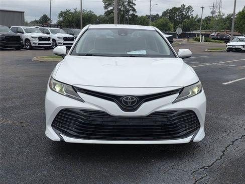 Used 2018 Toyota Camry LE FWD image 2