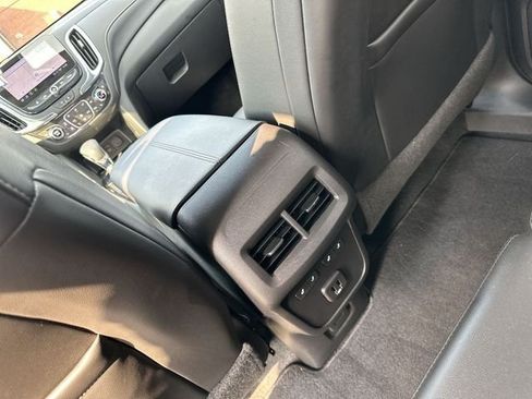 Used 2022 Chevrolet Equinox Premier AWD/4WD image 24