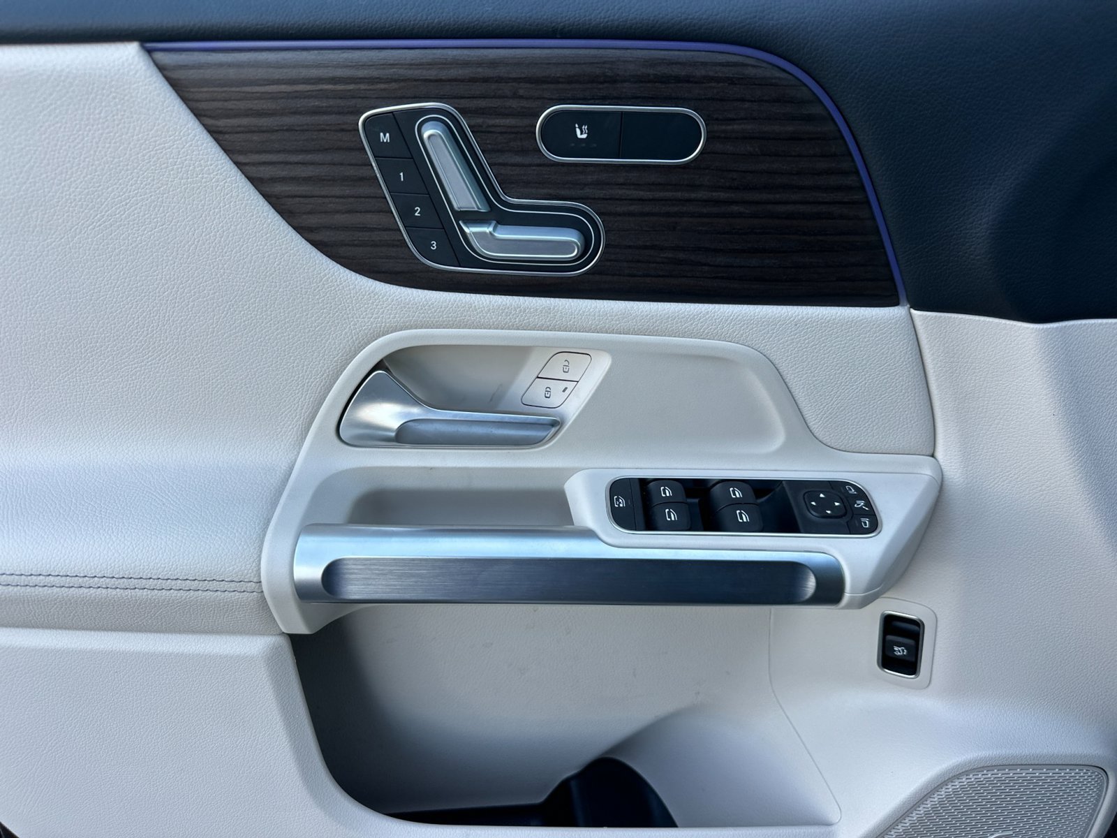 Certified 2026 Mercedes-Benz GLB 250 4MATIC image 11