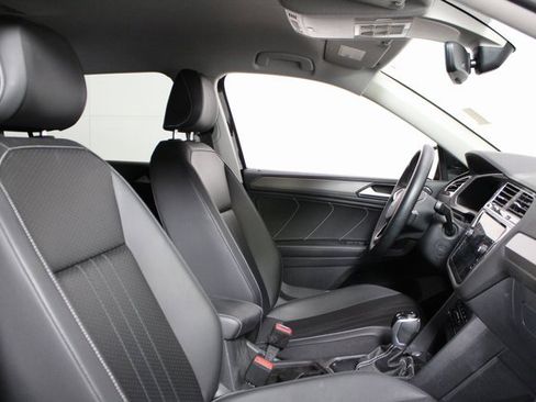 Used 2023 Volkswagen Tiguan SE image 13