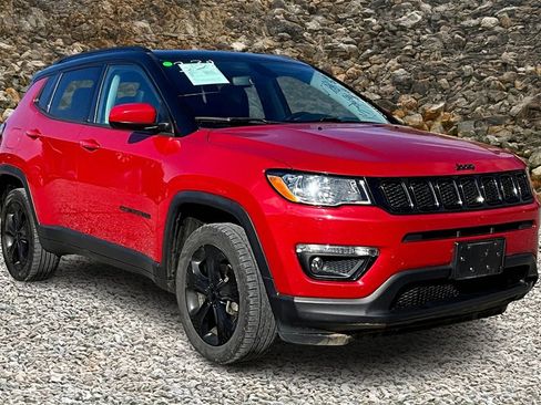 Used 2018 Jeep Compass Latitude image 9