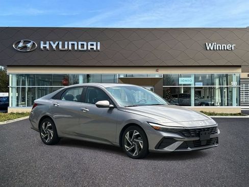 Used 2024 Hyundai Elantra Limited FWD image 5