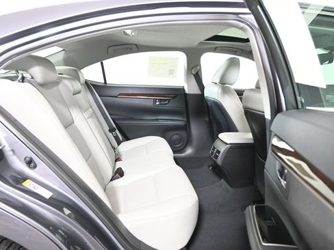 Used 2016 Lexus ES 350 w/ Navigation System Package FWD image 16