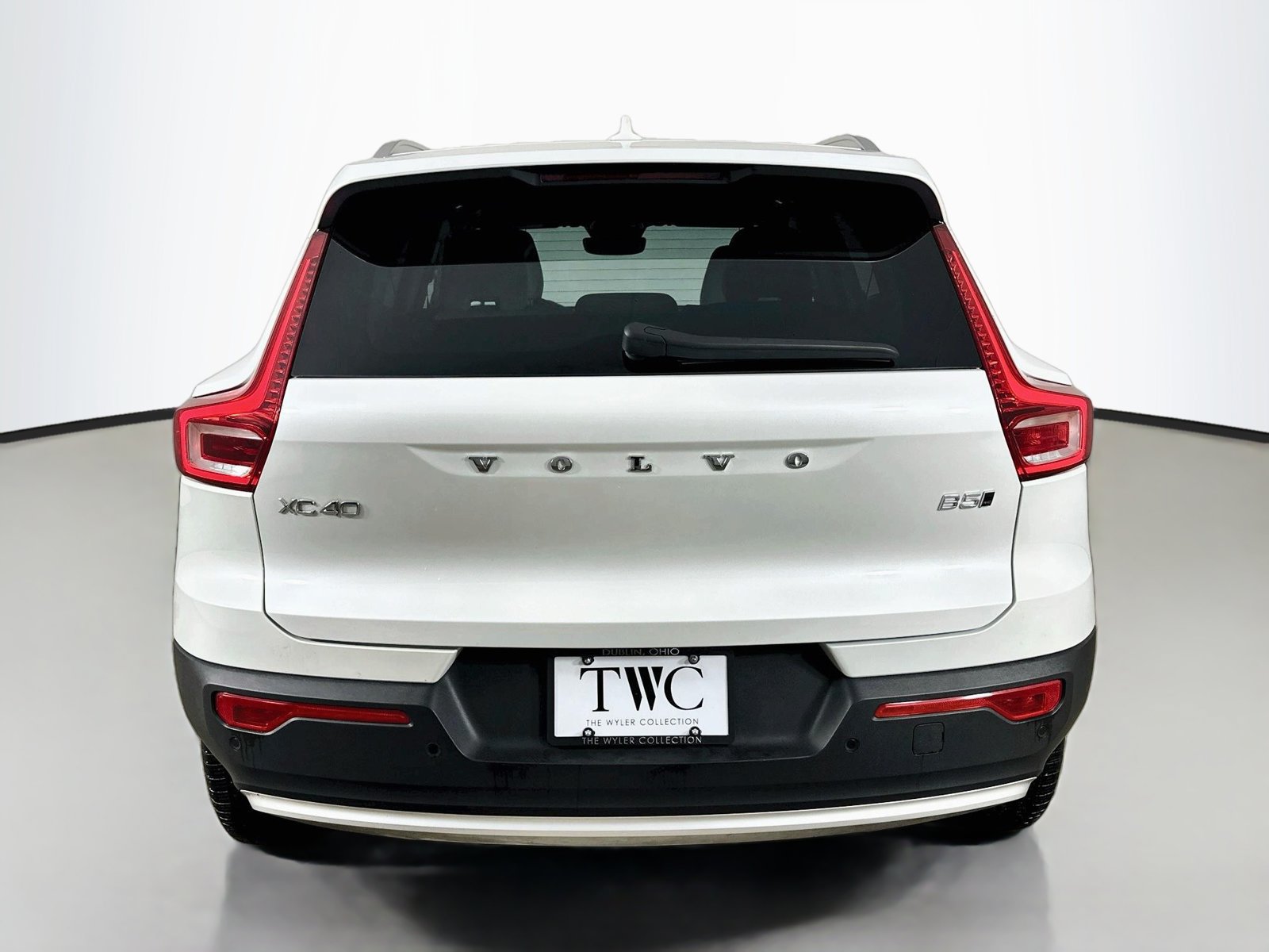 Certified 2025 Volvo XC40 B5 Ultra w/ Protection Package AWD/4WD image 6
