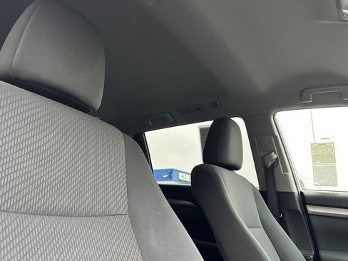 Used 2019 Toyota Highlander LE image 18