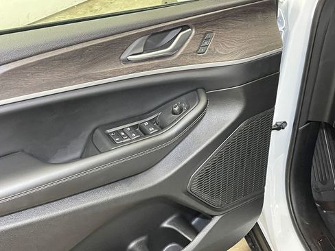 New 2025 Jeep Grand Cherokee L Limited w/ Luxury Tech Group II image 20