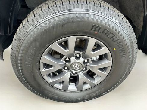 Used 2023 Toyota Tacoma SR5 AWD/4WD image 31