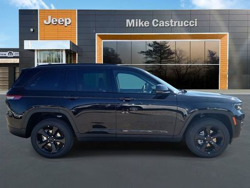 New 2025 Jeep Grand Cherokee Limited w/ Black Appearance Package image 3