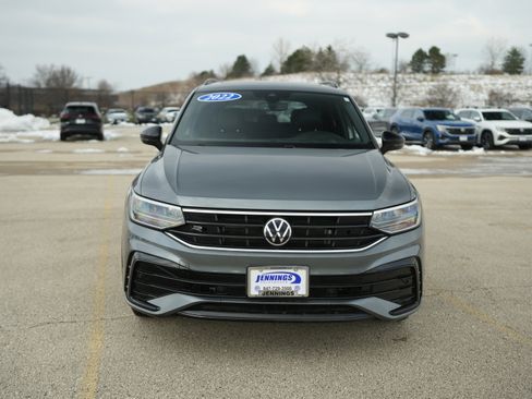 Used 2022 Volkswagen Tiguan SE R-Line image 3