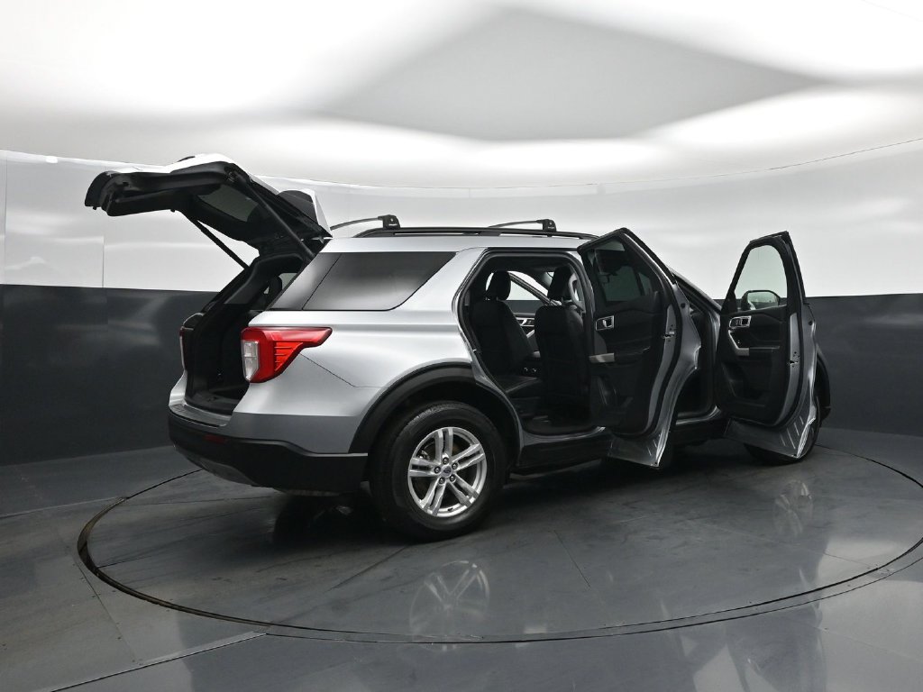 Certified 2022 Ford Explorer XLT w/ Equipment Group 202A AWD/4WD image 5