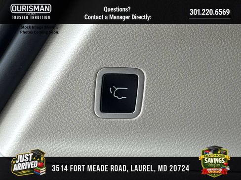 Used 2024 Chrysler Pacifica Touring-L FWD image 22