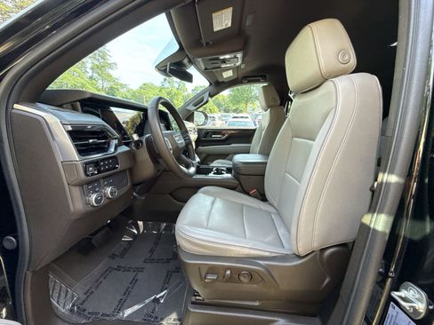 Used 2025 GMC Yukon Elevation AWD/4WD image 13