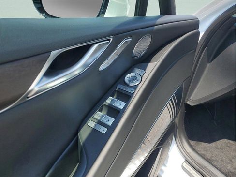 New 2023 Genesis G80 Base image 4