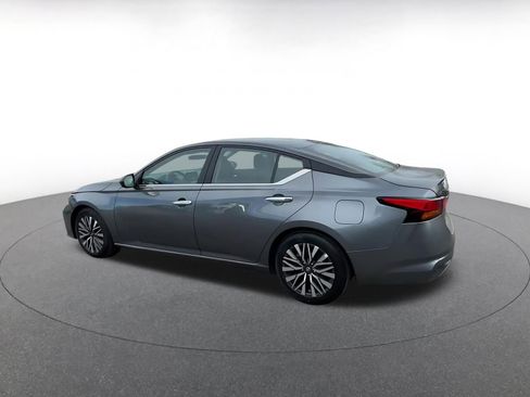 Used 2025 Nissan Altima 2.5 SV image 10