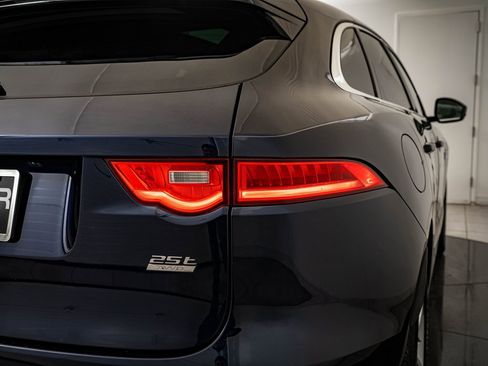 Used 2020 Jaguar F-PACE Premium image 9