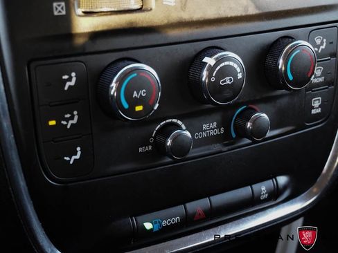 Used 2017 Dodge Grand Caravan SE image 22