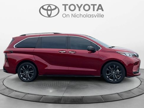 Used 2024 Toyota Sienna XSE w/ XSE Plus Package FWD image 6
