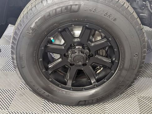 Used 2019 Toyota Tacoma SR w/ SR Convenience Package image 8