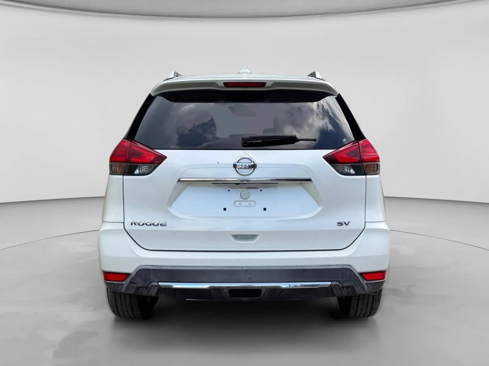 Used 2017 Nissan Rogue SV w/ SV Premium Package FWD image 4