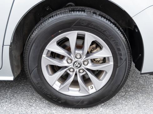 Used 2024 Toyota Sienna LE image 40