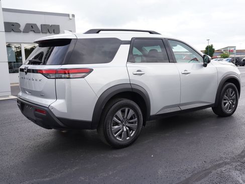 Used 2025 Nissan Pathfinder SV AWD/4WD image 3