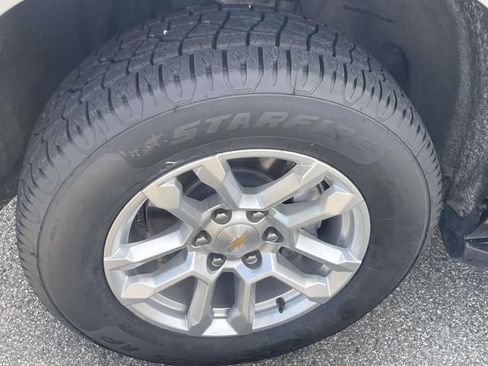 Used 2025 Chevrolet Suburban LT RWD image 11