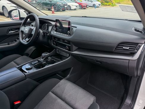 Certified 2026 Nissan Rogue SV AWD/4WD image 10
