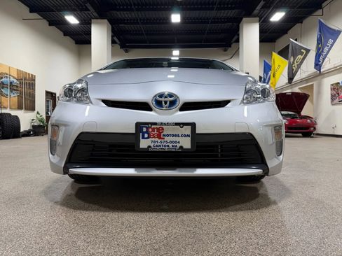 Used 2014 Toyota Prius Two image 12