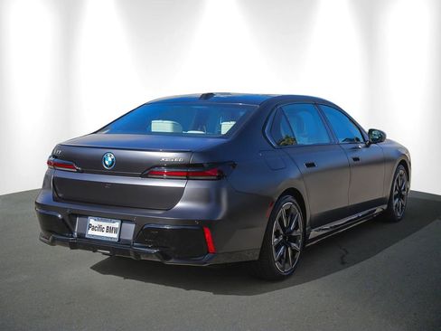 Used 2025 BMW i7 xDrive60 w/ Premium Package AWD/4WD image 6