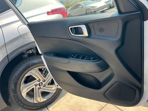 Used 2020 Hyundai Venue SEL FWD image 15