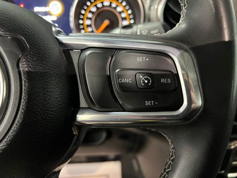 Used 2023 Jeep Wrangler Sahara image 14