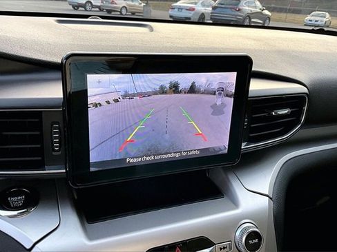 Used 2022 Ford Explorer XLT w/ Equipment Group 202A image 14