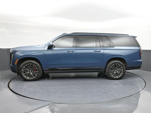 Used 2025 Cadillac Escalade ESV Sport Platinum image 5