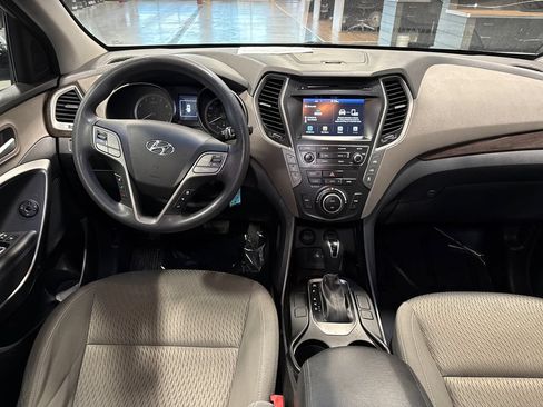 Used 2017 Hyundai Santa Fe SE AWD/4WD image 10