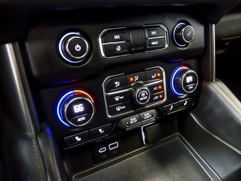 Used 2021 Chevrolet Tahoe LT w/ LT Signature Package image 26