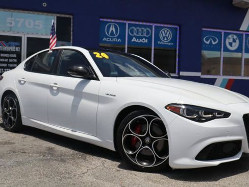 Used 2024 Alfa Romeo Giulia Veloce RWD image 3