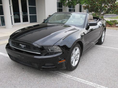 Used 2014 Ford Mustang Convertible RWD image 1