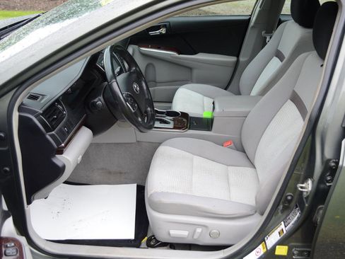 Used 2014 Toyota Camry XLE FWD image 13