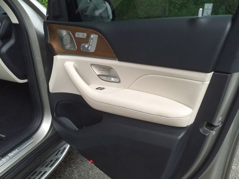 Certified 2022 Mercedes-Benz GLS 450 4MATIC image 11