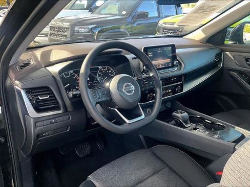 Certified 2021 Nissan Rogue SV image 16