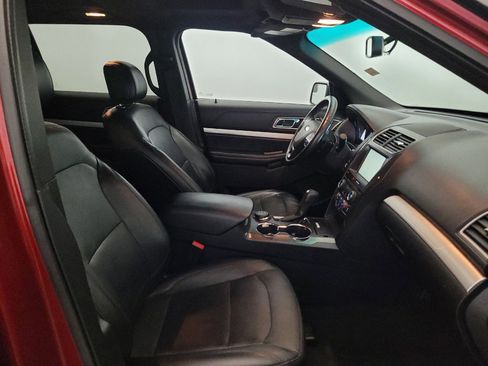 Used 2016 Ford Explorer XLT w/ Equipment Group 202A AWD/4WD image 21